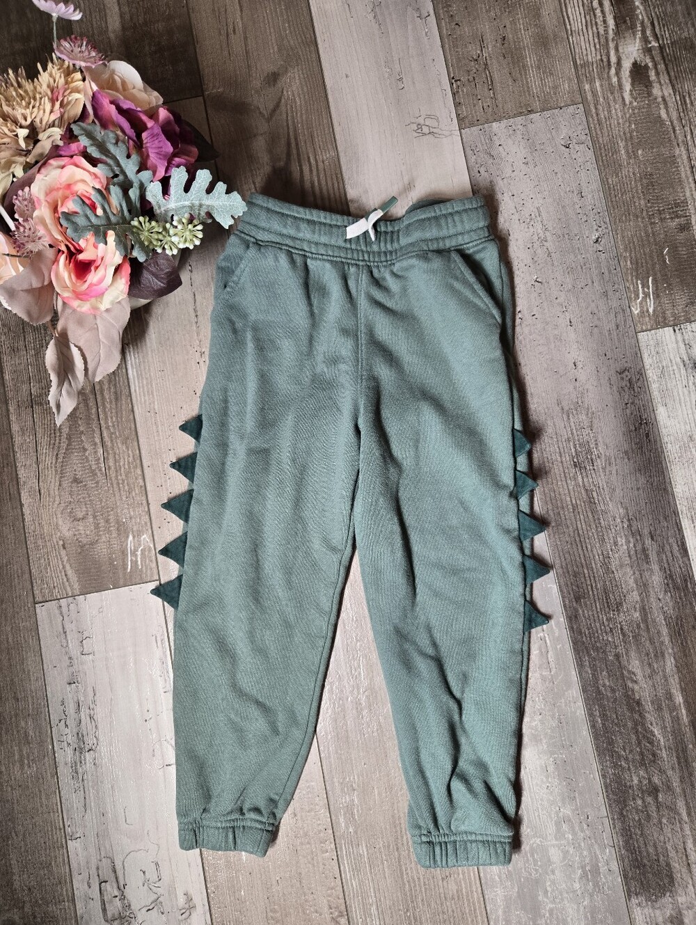 365 Kids from Garanimals Sage Green Dragon Spike Joggers Size 5 Boy